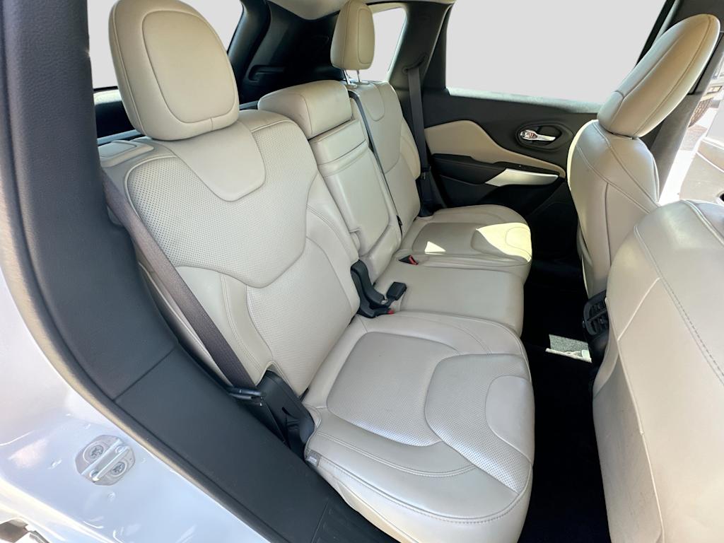 Thumbnail: 2018 Jeep Cherokee - 12