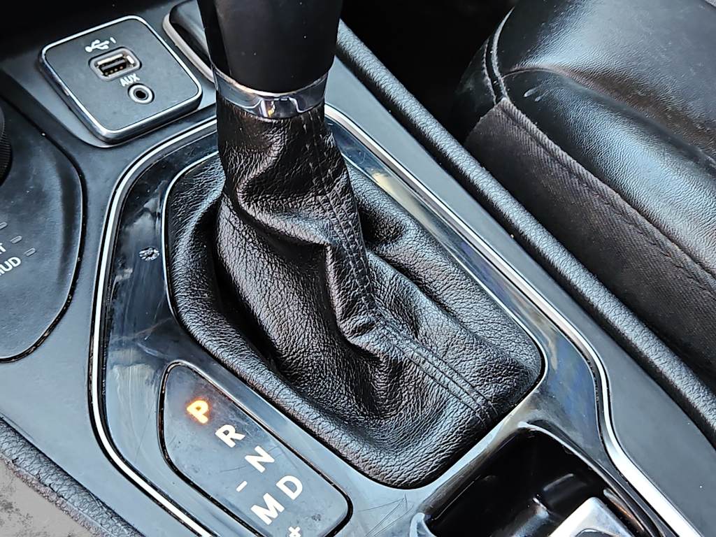 Thumbnail: 2020 Jeep Cherokee - 21