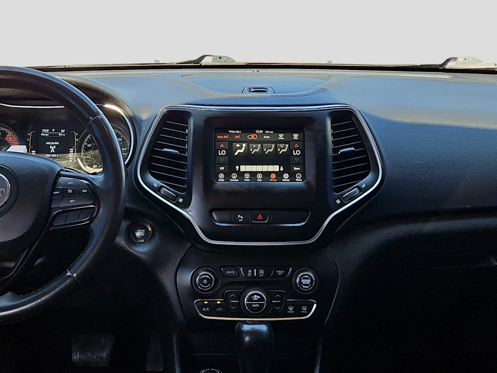 Thumbnail: 2020 Jeep Cherokee - 11