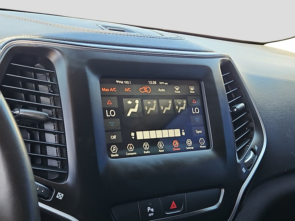 Thumbnail: 2020 Jeep Cherokee - 23
