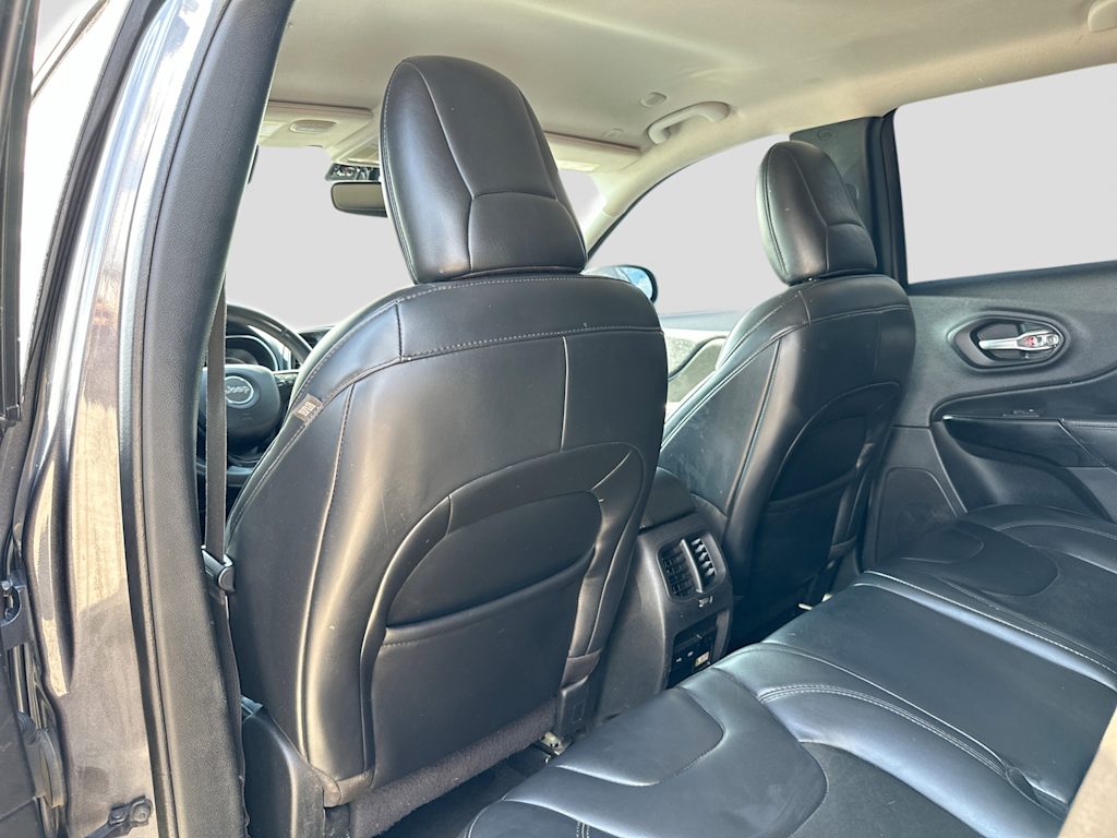 Thumbnail: 2020 Jeep Cherokee - 13