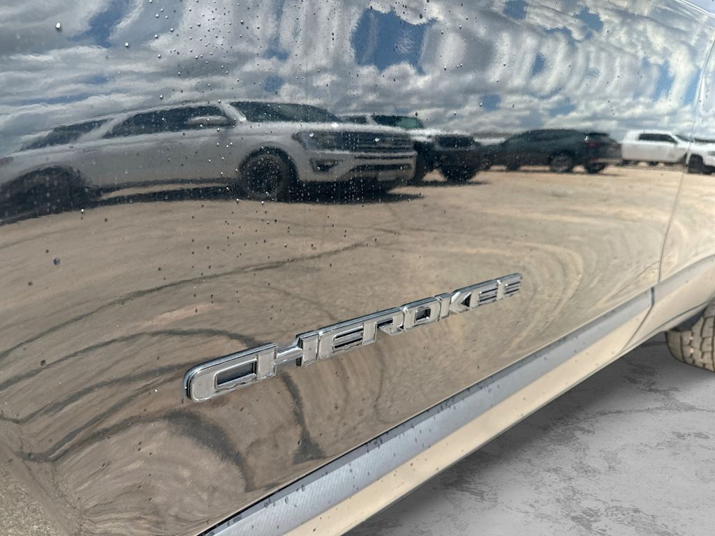 Thumbnail: 2023 Jeep Cherokee - 7