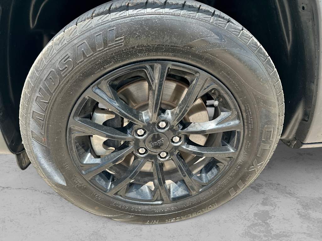 Thumbnail: 2023 Jeep Cherokee - 8