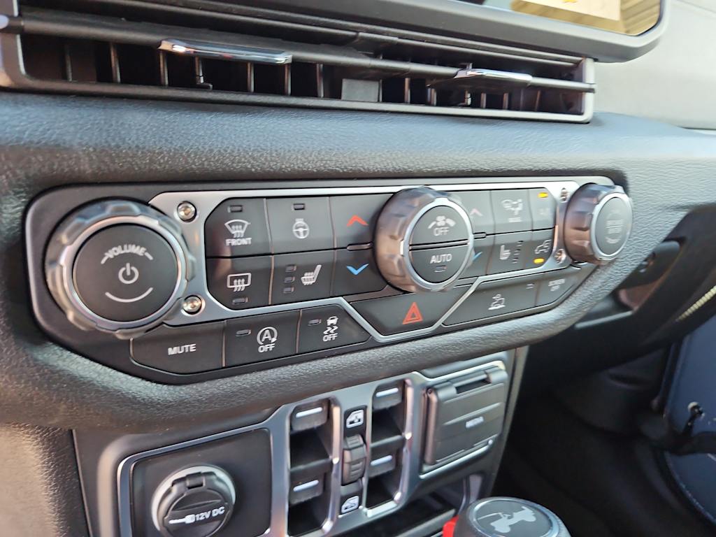 Thumbnail: 2025 Jeep Wrangler - 25