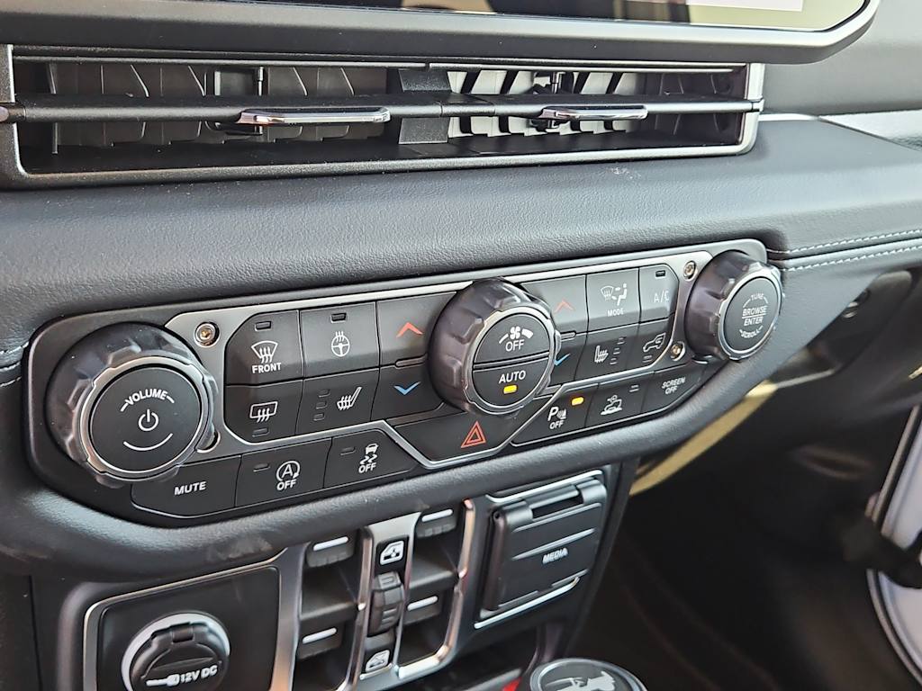 Thumbnail: 2026 Jeep Wrangler - 25