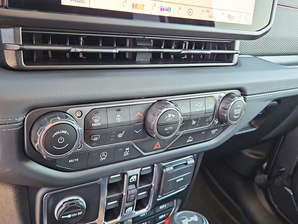 Thumbnail: 2025 Jeep Wrangler - 29