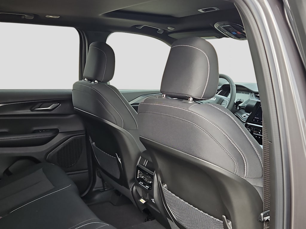 Thumbnail: 2026 Jeep Grand Cherokee - 11