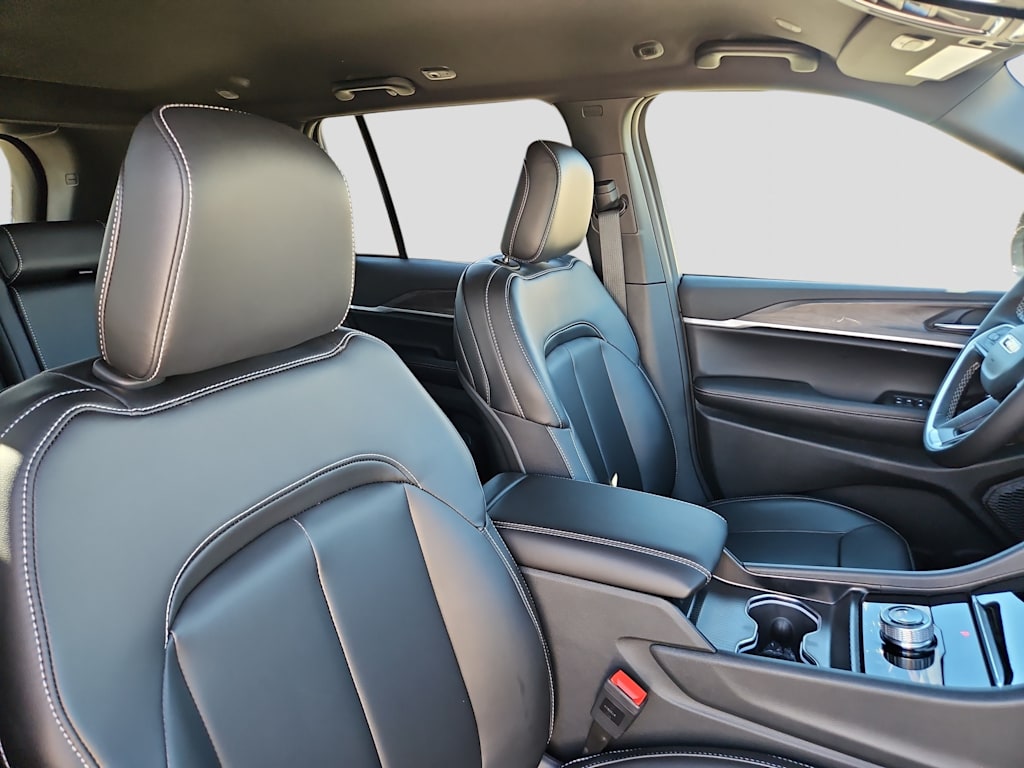 Thumbnail: 2025 Jeep Grand Cherokee - 9