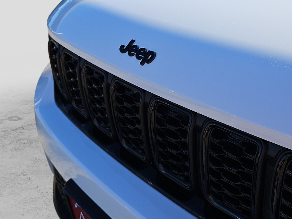 Thumbnail: 2025 Jeep Grand Cherokee - 21