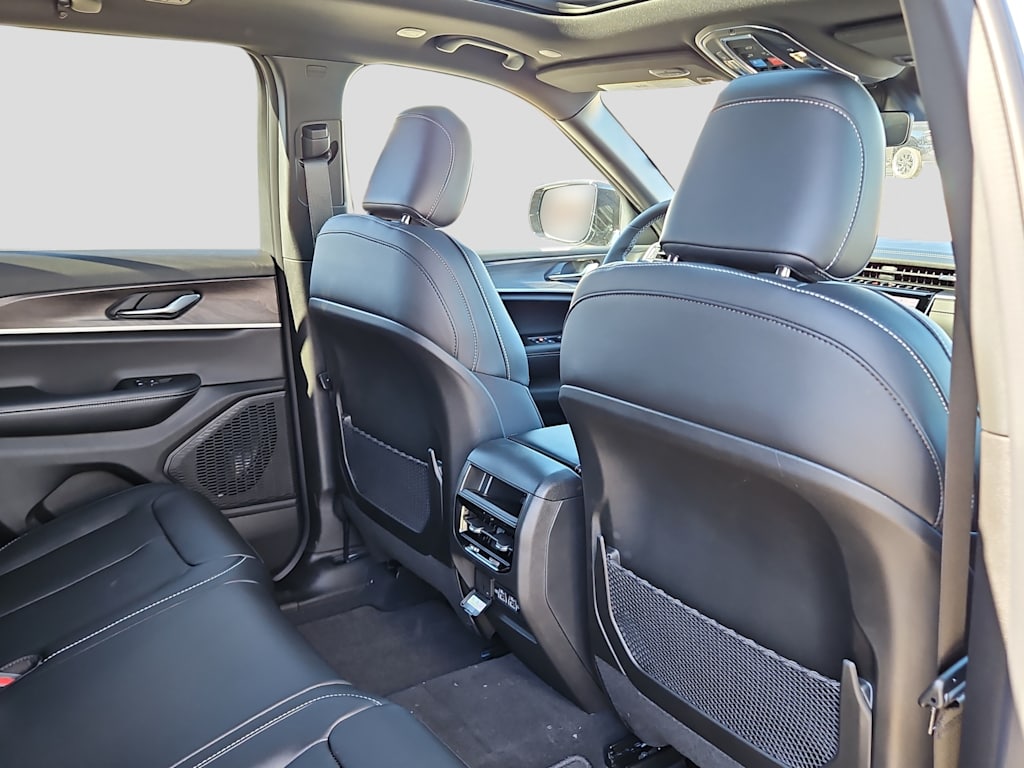 Thumbnail: 2025 Jeep Grand Cherokee - 10