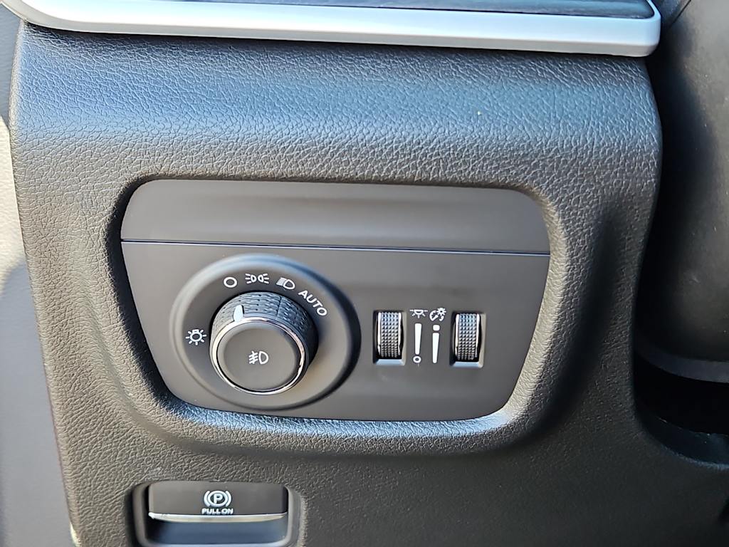 Thumbnail: 2025 Jeep Grand Cherokee - 25