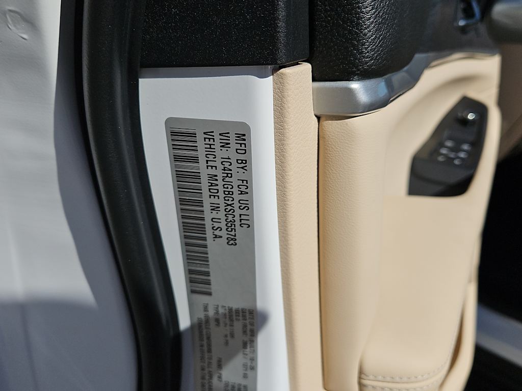 Thumbnail: 2025 Jeep Grand Cherokee - 17