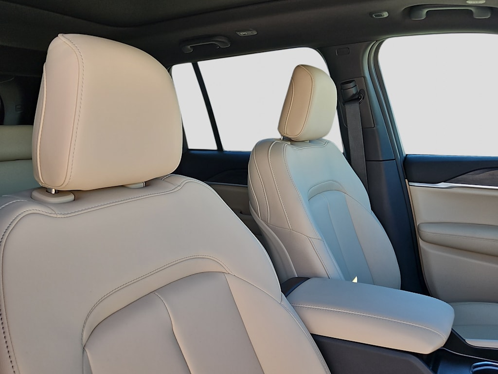 Thumbnail: 2025 Jeep Grand Cherokee - 10