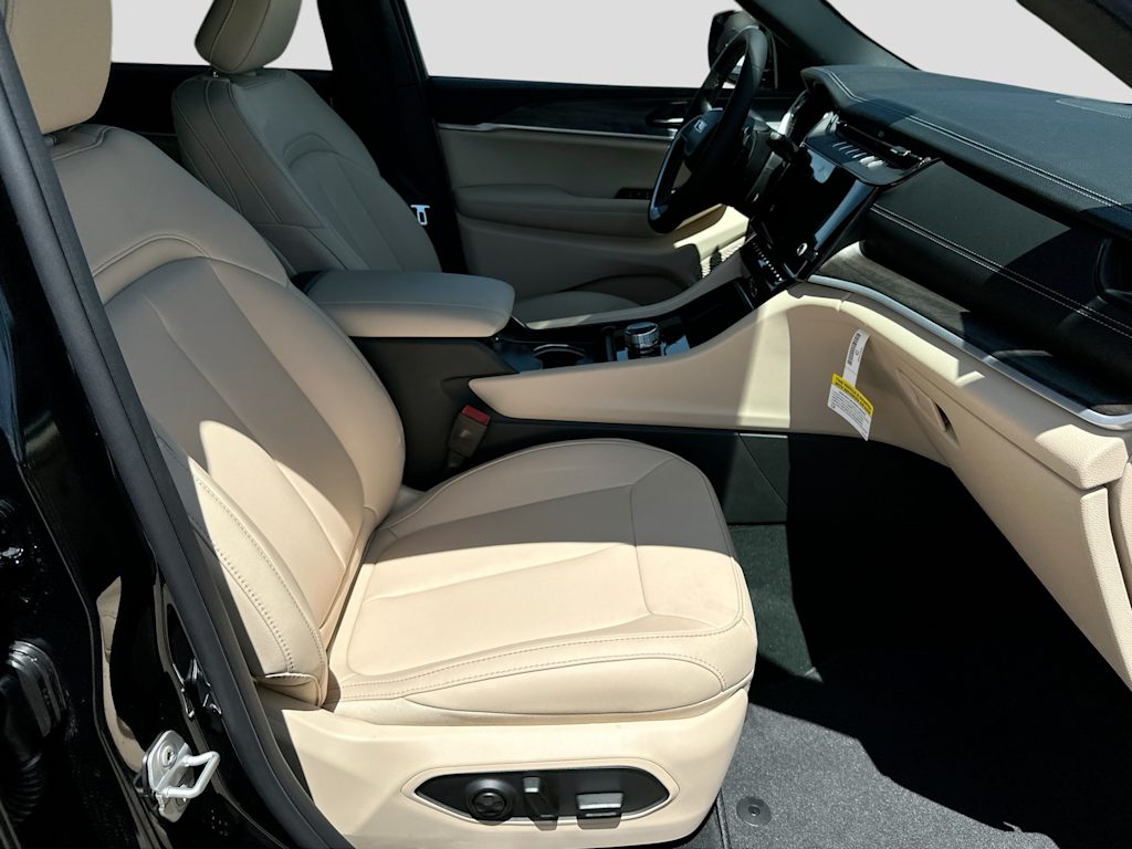 Thumbnail: 2026 Jeep Grand Cherokee - 27
