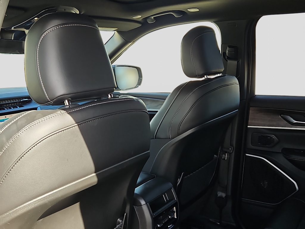 Thumbnail: 2026 Jeep Grand Cherokee - 9