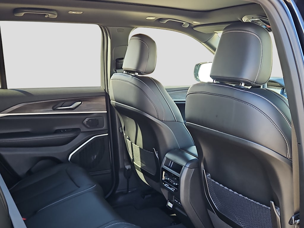 Thumbnail: 2026 Jeep Grand Cherokee - 10