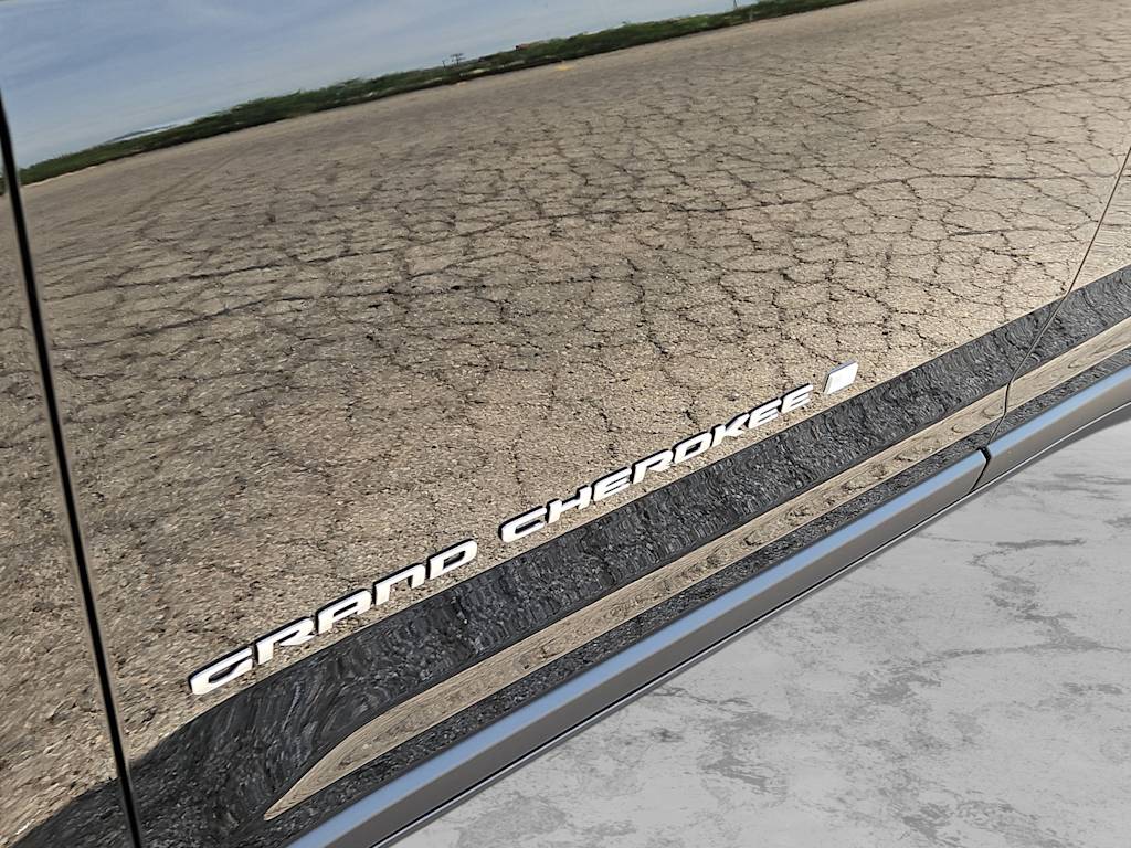 Thumbnail: 2026 Jeep Grand Cherokee - 7
