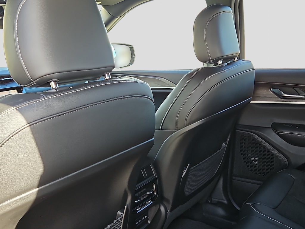 Thumbnail: 2026 Jeep Grand Cherokee - 24