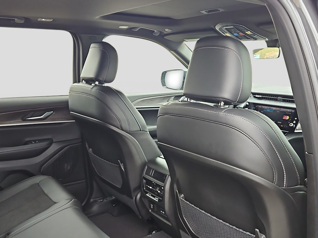Thumbnail: 2026 Jeep Grand Cherokee - 23