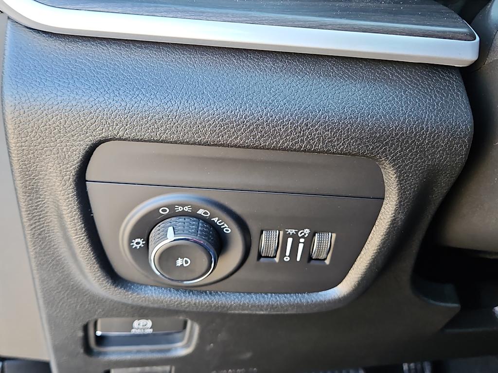 Thumbnail: 2026 Jeep Grand Cherokee - 24
