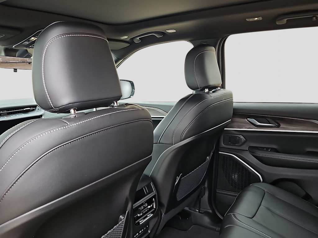 Thumbnail: 2026 Jeep Grand Cherokee - 23