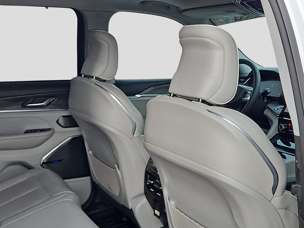 Thumbnail: 2022 Jeep Grand Cherokee - 22