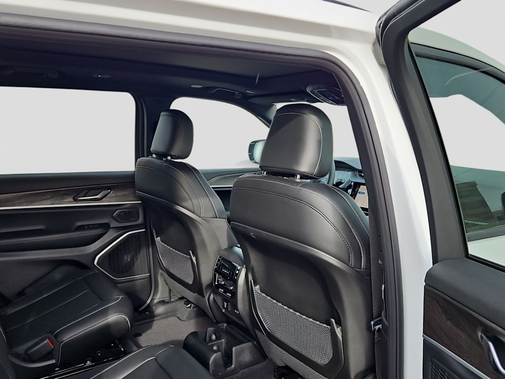 Thumbnail: 2026 Jeep Grand Cherokee L - 23