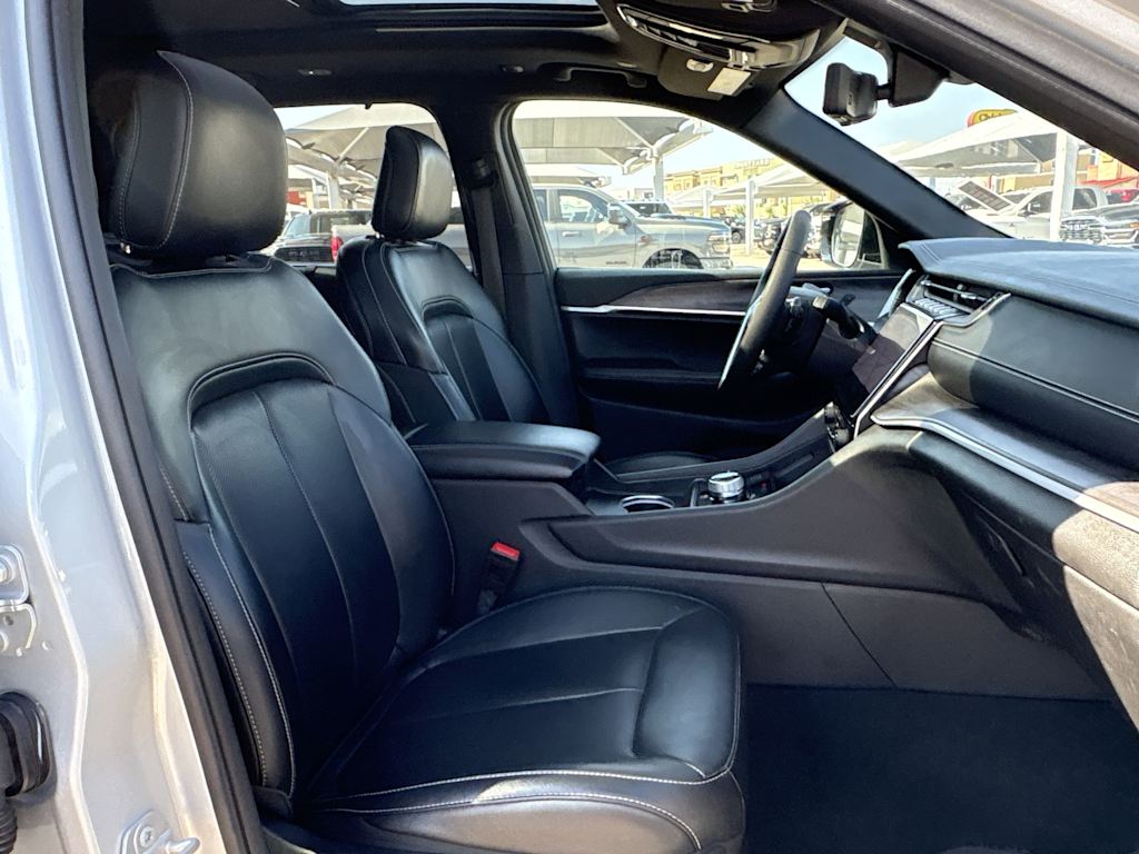 Thumbnail: 2024 Jeep Grand Cherokee L - 12