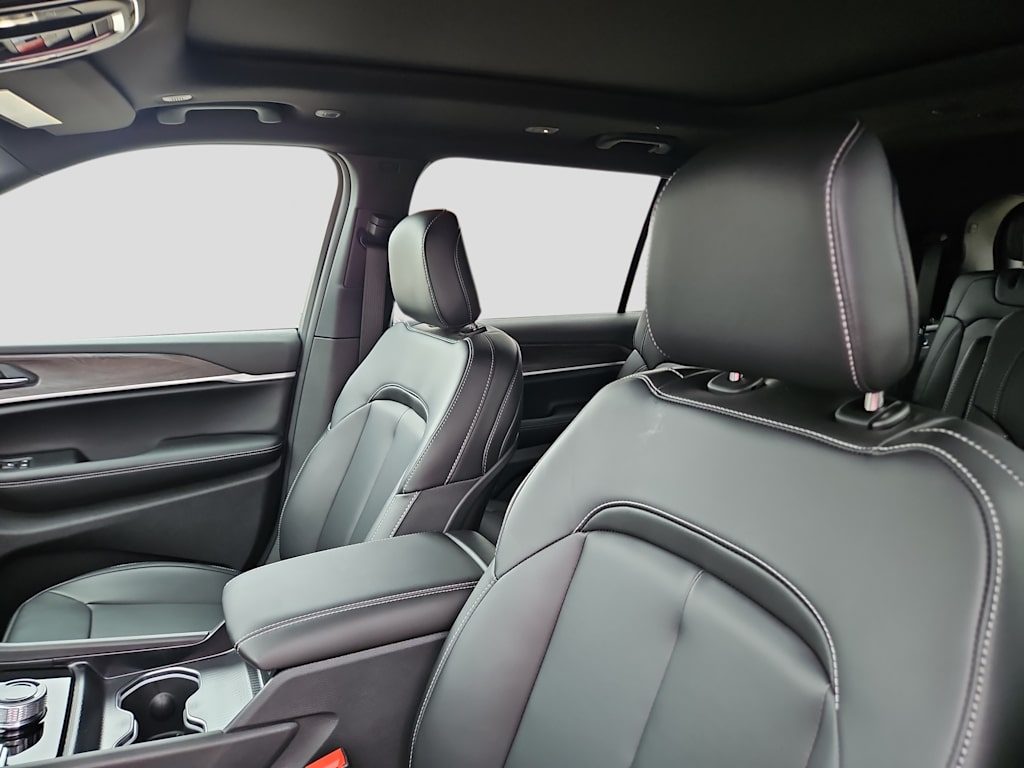 Thumbnail: 2026 Jeep Grand Cherokee L - 26