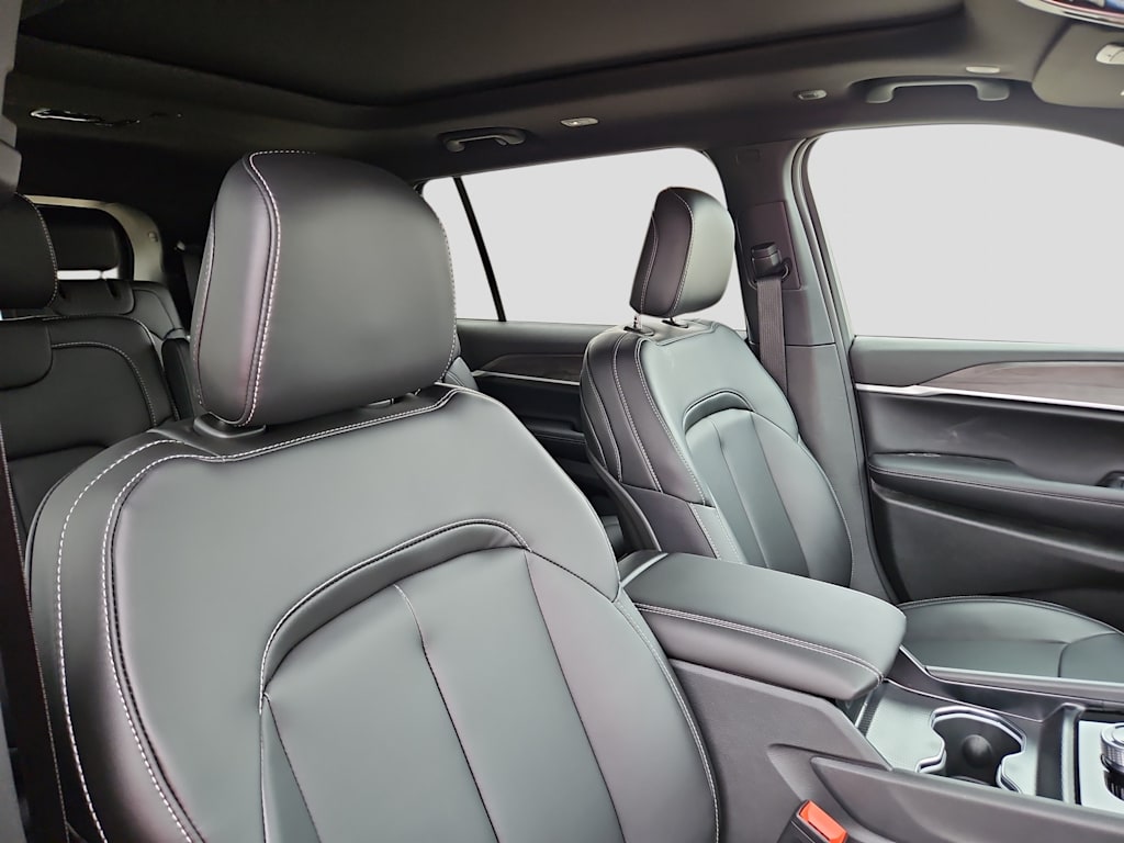 Thumbnail: 2026 Jeep Grand Cherokee L - 10