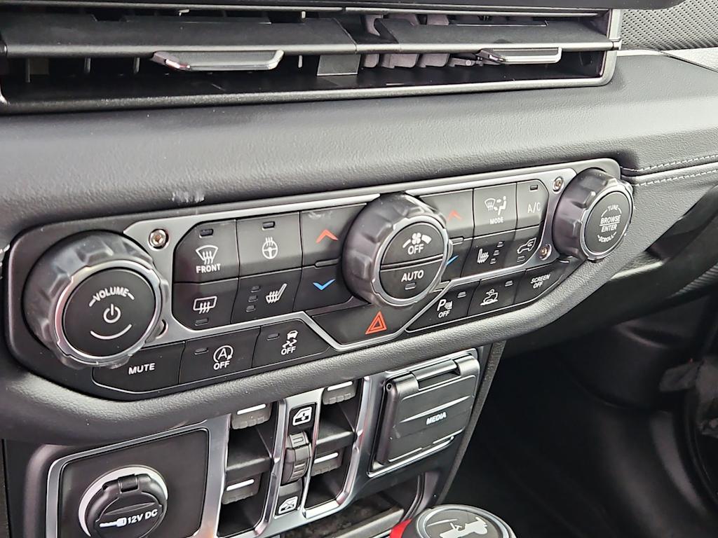 Thumbnail: 2025 Jeep Wrangler - 25