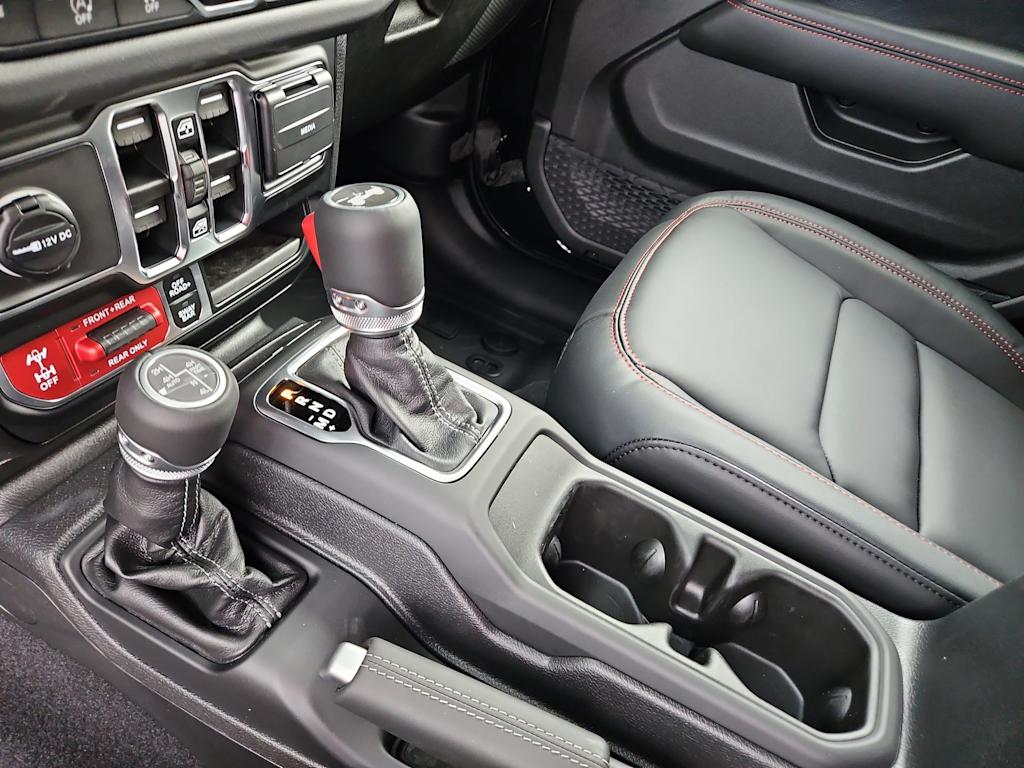 Thumbnail: 2025 Jeep Wrangler - 14