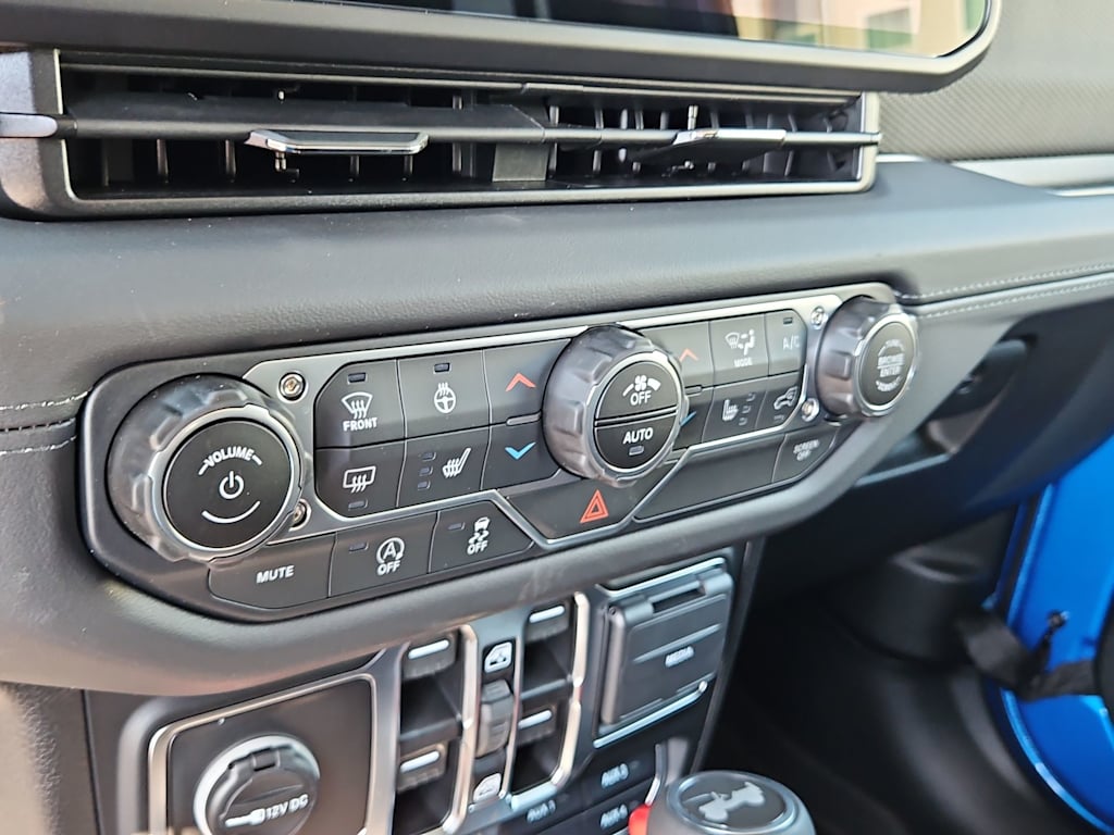 Thumbnail: 2025 Jeep Wrangler - 28