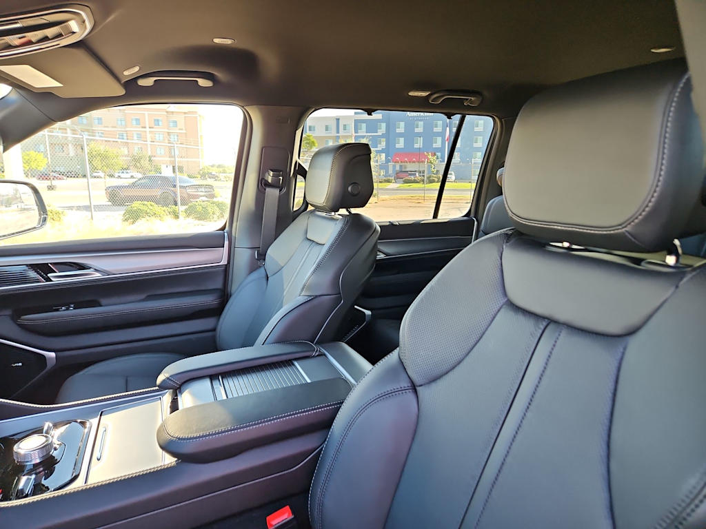 Thumbnail: 2025 Jeep Wagoneer - 12