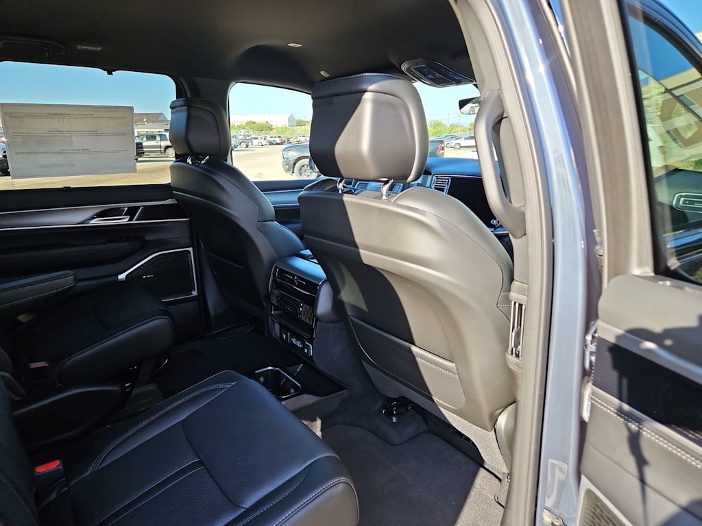 Thumbnail: 2025 Jeep Wagoneer - 28