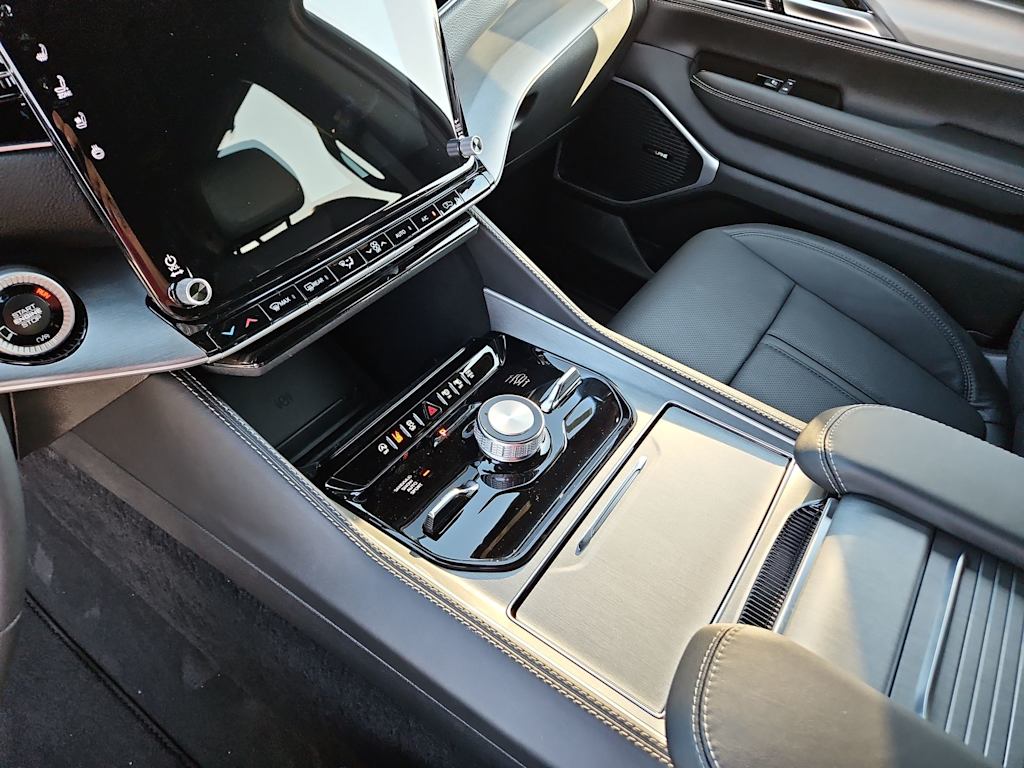 Thumbnail: 2025 Jeep Wagoneer - 16