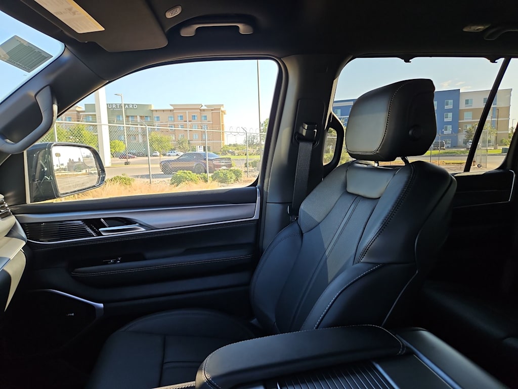 Thumbnail: 2025 Jeep Wagoneer - 11