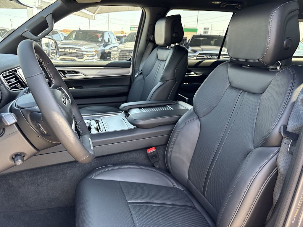 Thumbnail: 2025 Jeep Wagoneer - 10