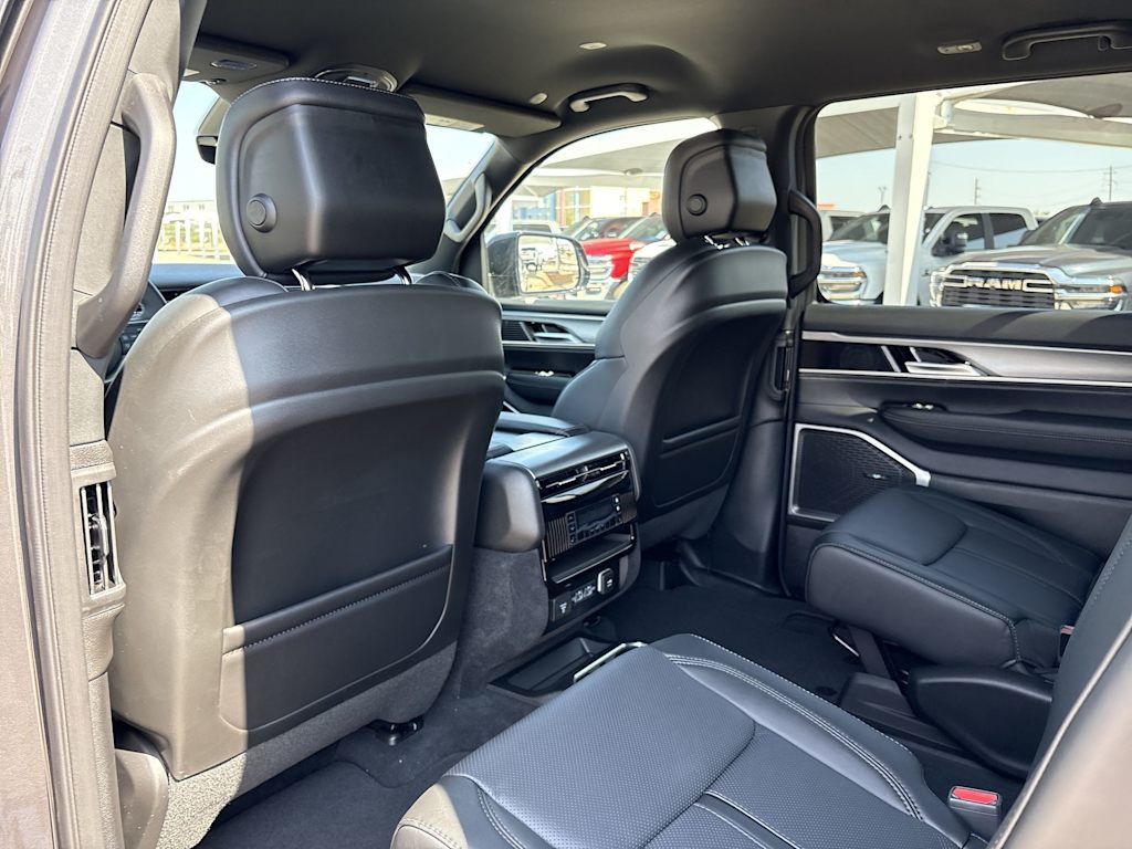 Thumbnail: 2025 Jeep Wagoneer - 12