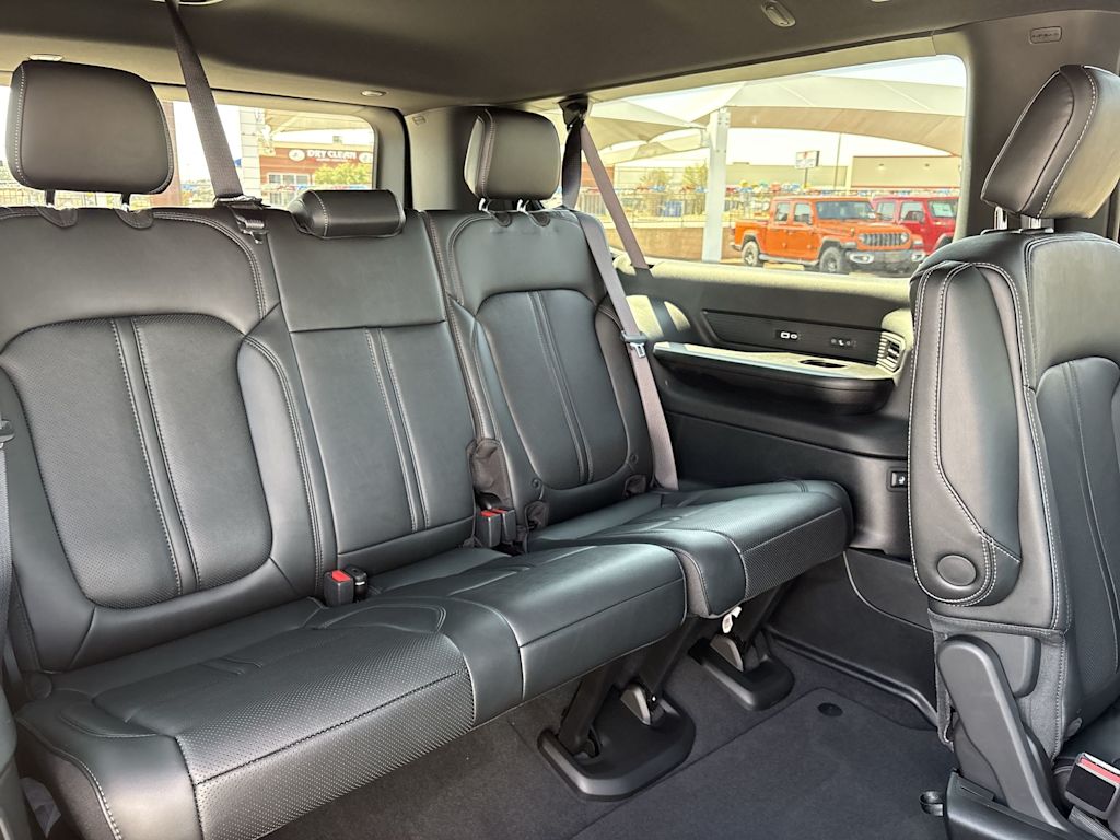 Thumbnail: 2025 Jeep Wagoneer - 22