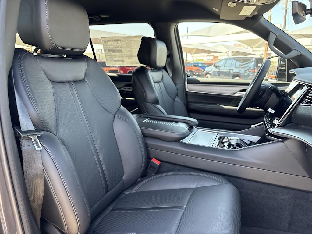 Thumbnail: 2025 Jeep Wagoneer - 11