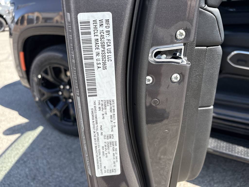 Thumbnail: 2025 Jeep Wagoneer - 16