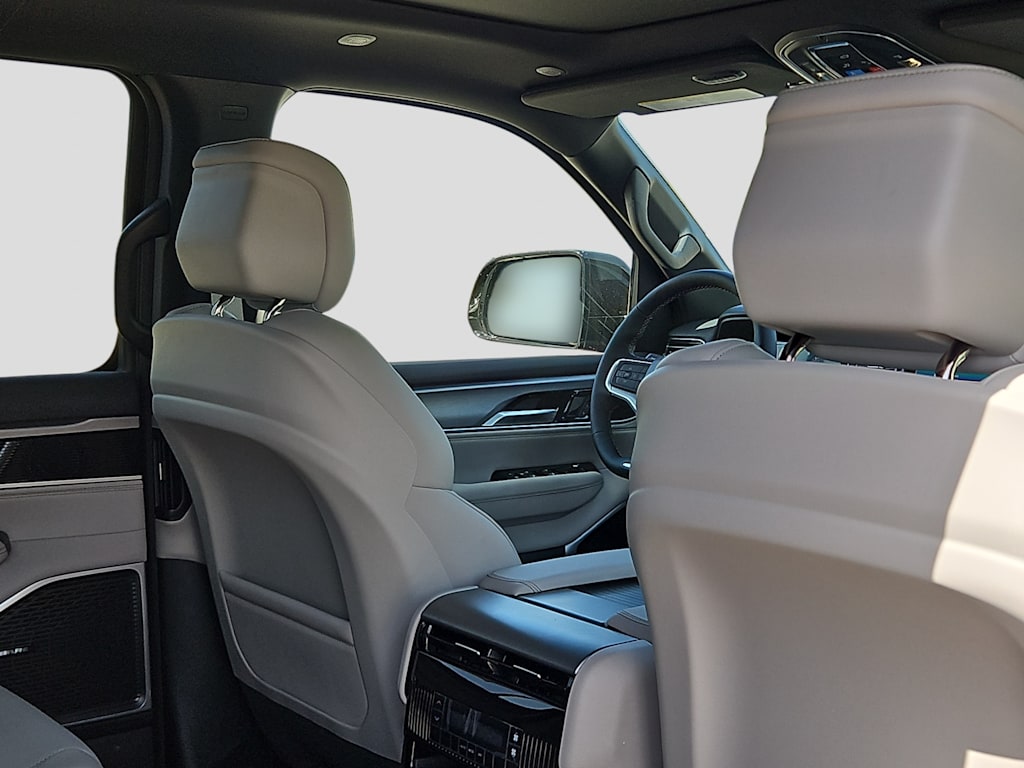 Thumbnail: 2026 Jeep Grand Wagoneer - 11