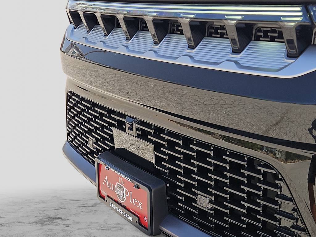 Thumbnail: 2026 Jeep Grand Wagoneer - 21
