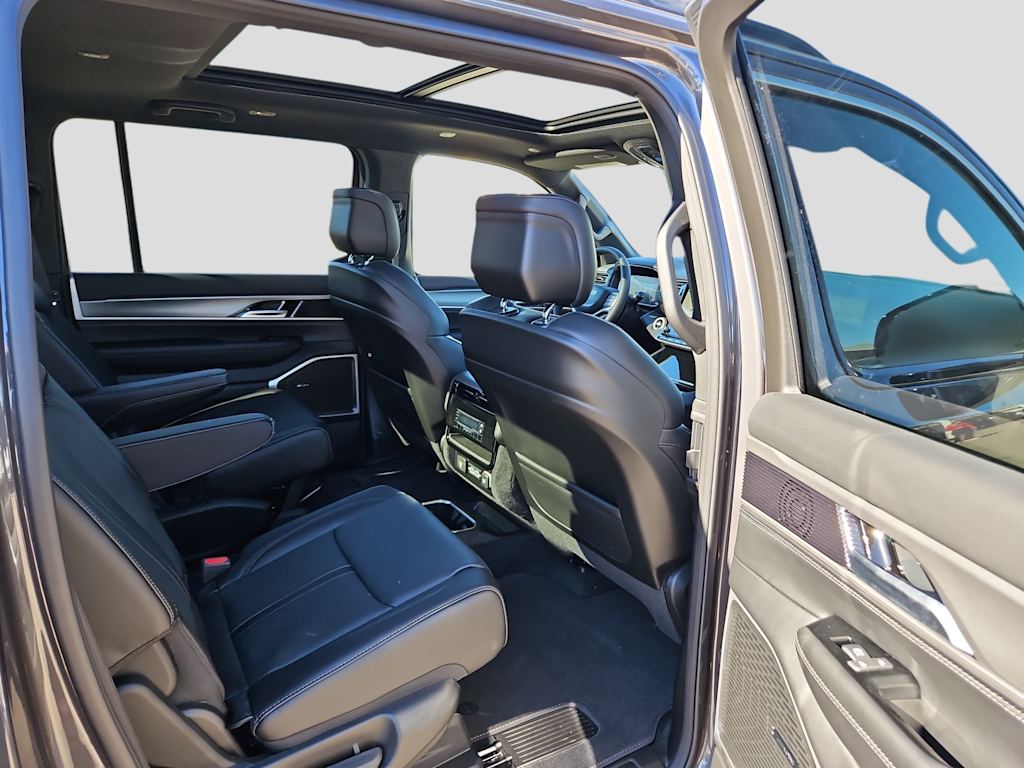 Thumbnail: 2026 Jeep Grand Wagoneer - 10