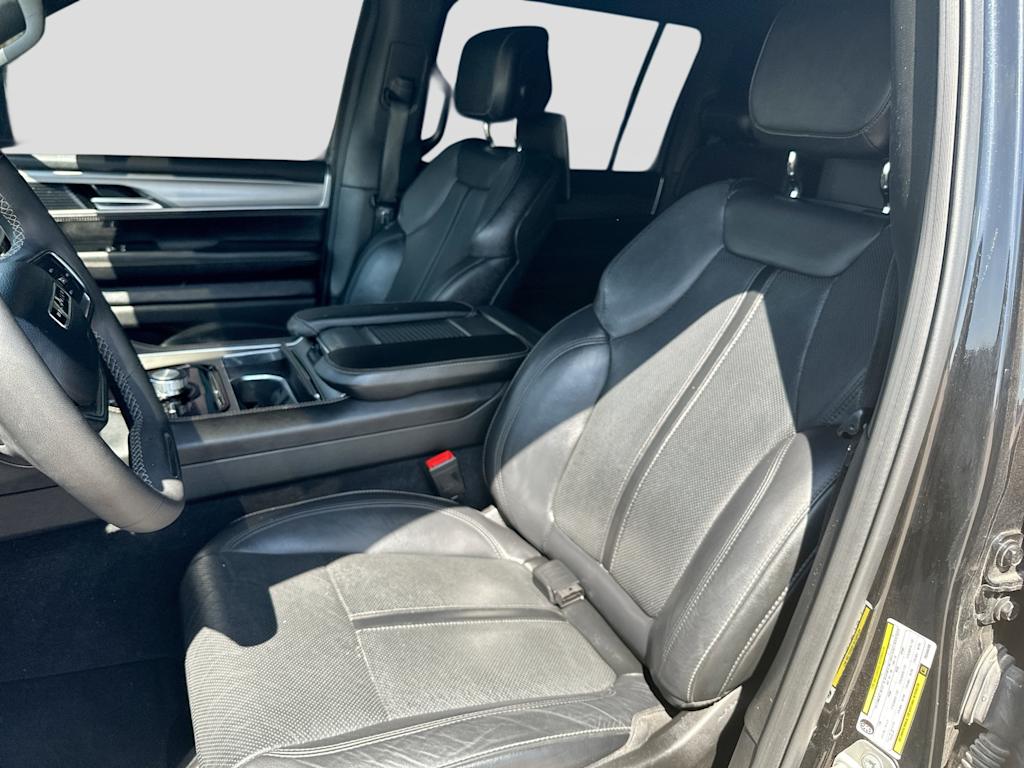 Thumbnail: 2023 Jeep Wagoneer - 11