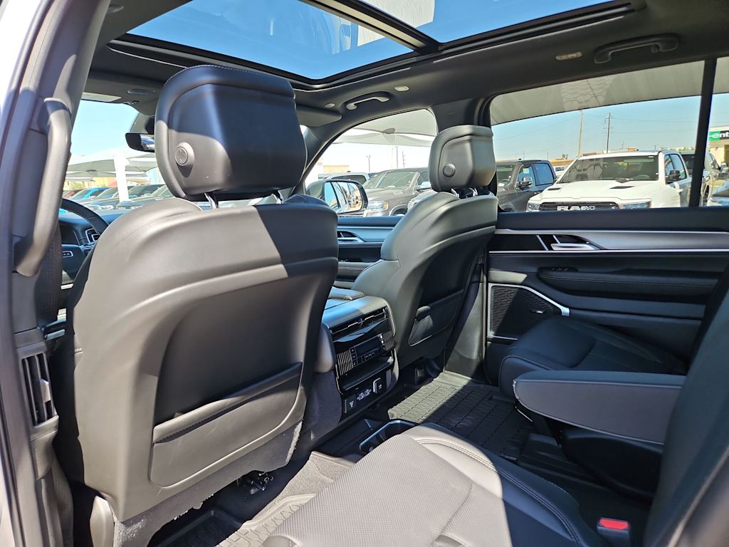 Thumbnail: 2025 Jeep Wagoneer - 11