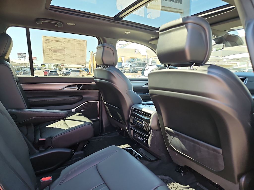 Thumbnail: 2025 Jeep Wagoneer - 12