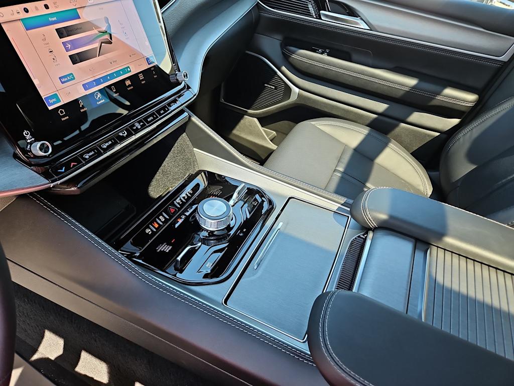 Thumbnail: 2025 Jeep Wagoneer - 15