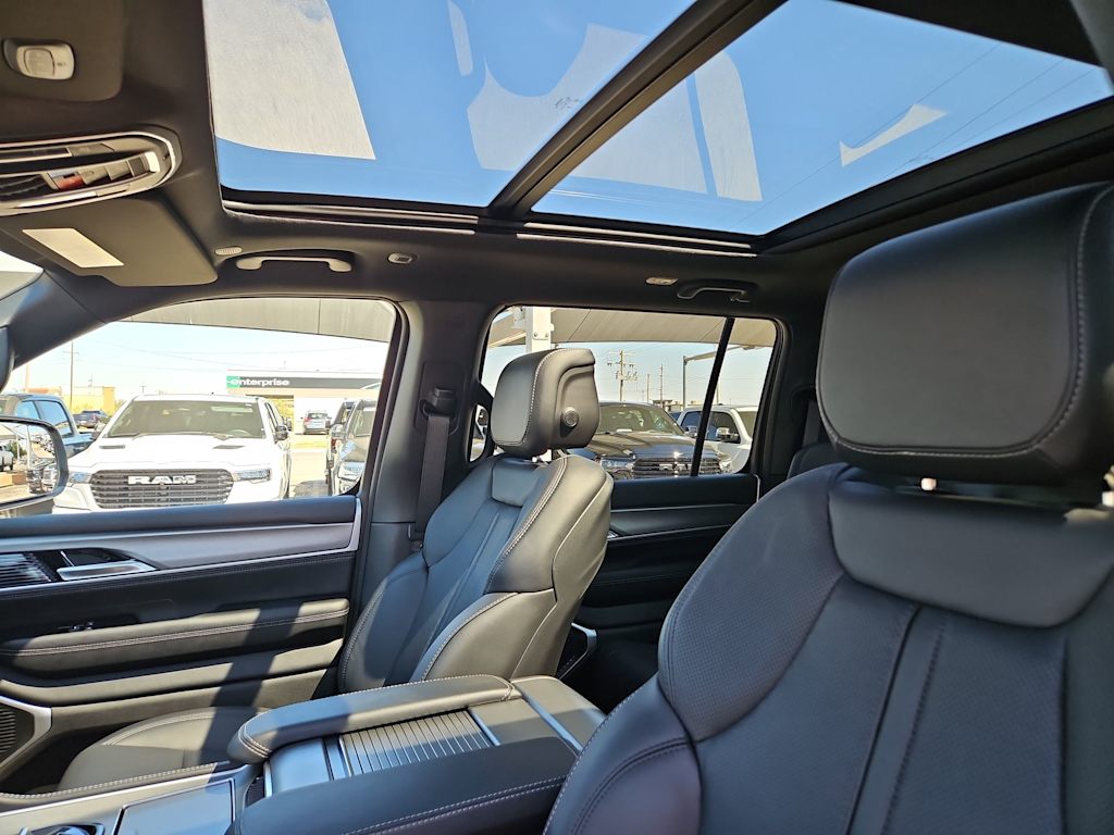 Thumbnail: 2025 Jeep Wagoneer - 23